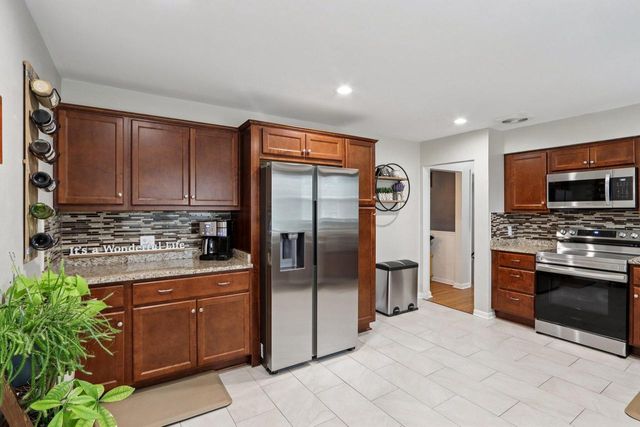 1341 E Roberta AVENUE, Waukesha, WI 53186