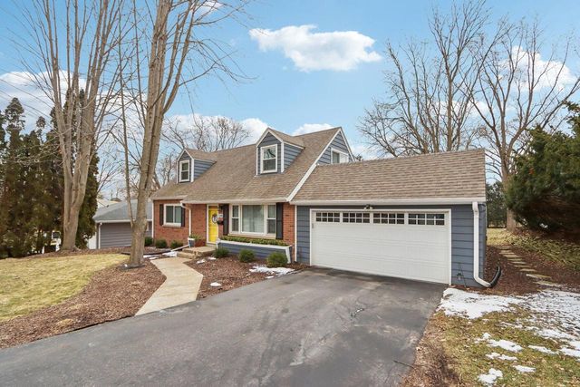 1341 E Roberta AVENUE, Waukesha, WI 53186