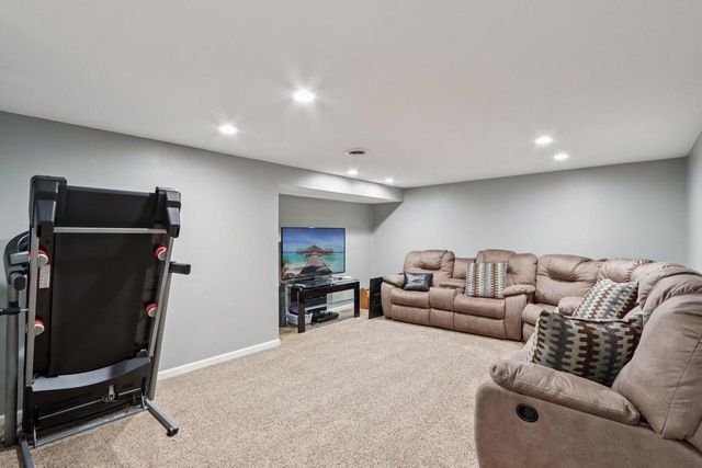 1341 E Roberta AVENUE, Waukesha, WI 53186