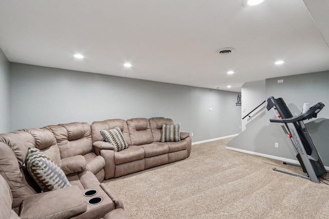 1341 E Roberta AVENUE, Waukesha, WI 53186