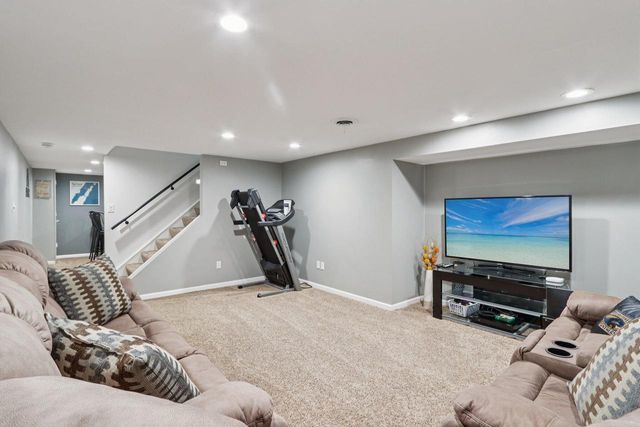 1341 E Roberta AVENUE, Waukesha, WI 53186