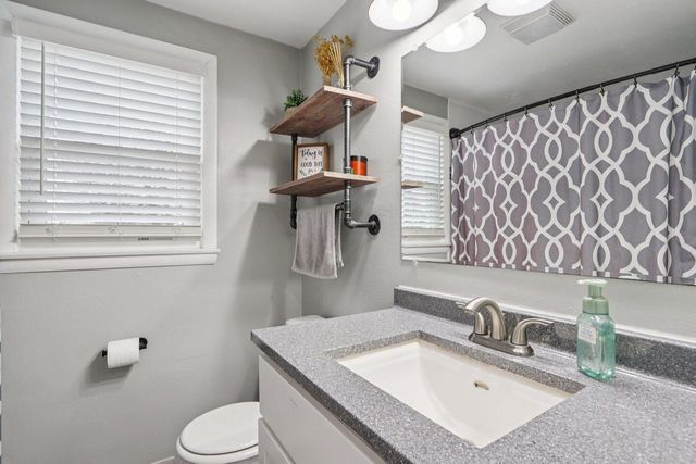 1341 E Roberta AVENUE, Waukesha, WI 53186