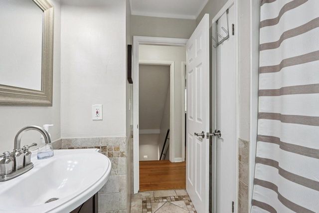 1341 E Roberta AVENUE, Waukesha, WI 53186