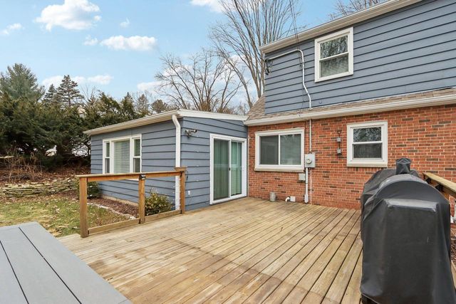 1341 E Roberta AVENUE, Waukesha, WI 53186