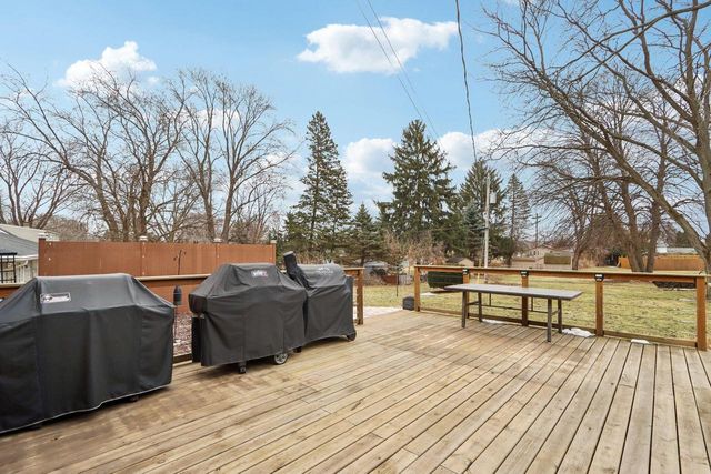 1341 E Roberta AVENUE, Waukesha, WI 53186