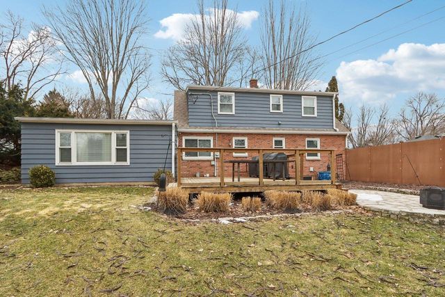 1341 E Roberta AVENUE, Waukesha, WI 53186