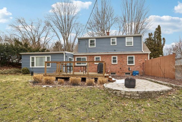 1341 E Roberta AVENUE, Waukesha, WI 53186