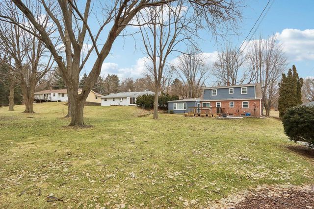 1341 E Roberta AVENUE, Waukesha, WI 53186