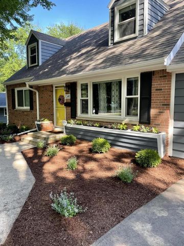 1341 E Roberta AVENUE, Waukesha, WI 53186