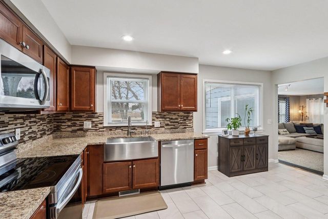 1341 E Roberta AVENUE, Waukesha, WI 53186