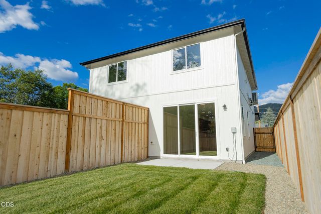 1310 NW Conklin Avenue, Grants Pass, OR 97526