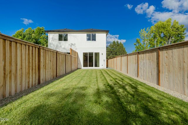 1310 NW Conklin Avenue, Grants Pass, OR 97526