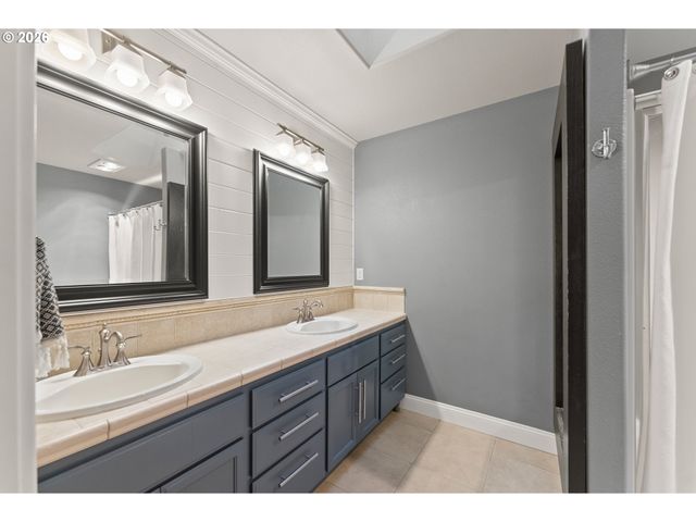 235 MELROSE TERRACE Ln, Roseburg, OR 97471