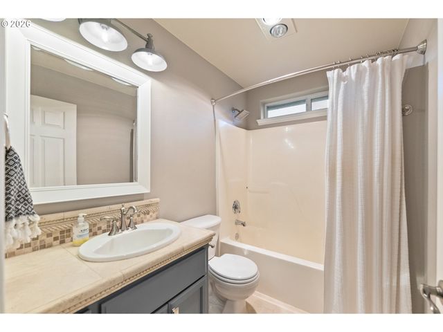 235 MELROSE TERRACE Ln, Roseburg, OR 97471