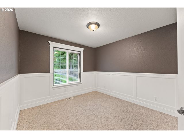 235 MELROSE TERRACE Ln, Roseburg, OR 97471