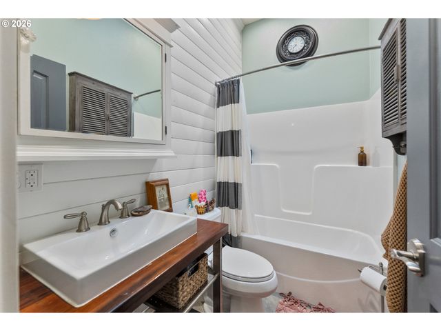 235 MELROSE TERRACE Ln, Roseburg, OR 97471