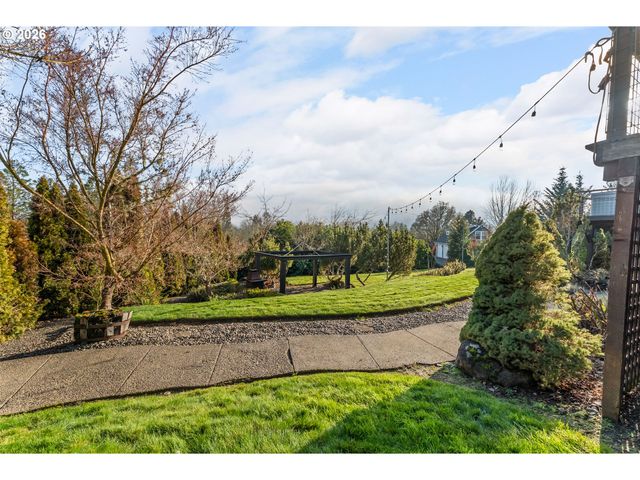 235 MELROSE TERRACE Ln, Roseburg, OR 97471