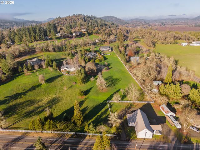 235 MELROSE TERRACE Ln, Roseburg, OR 97471