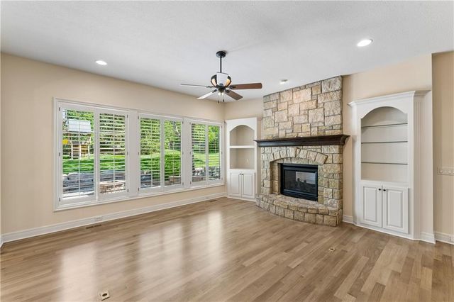 13917 Mastin Street, Overland Park, KS 66213
