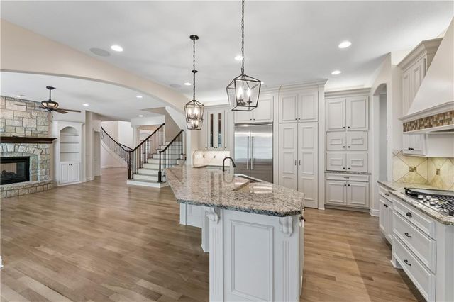 13917 Mastin Street, Overland Park, KS 66213