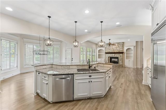 13917 Mastin Street, Overland Park, KS 66213