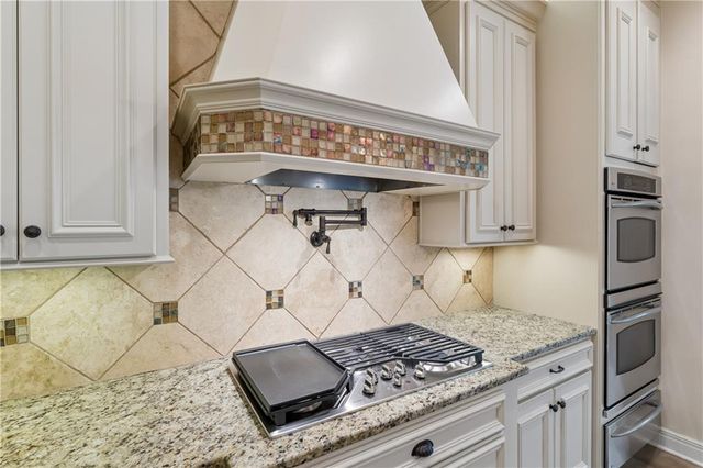 13917 Mastin Street, Overland Park, KS 66213