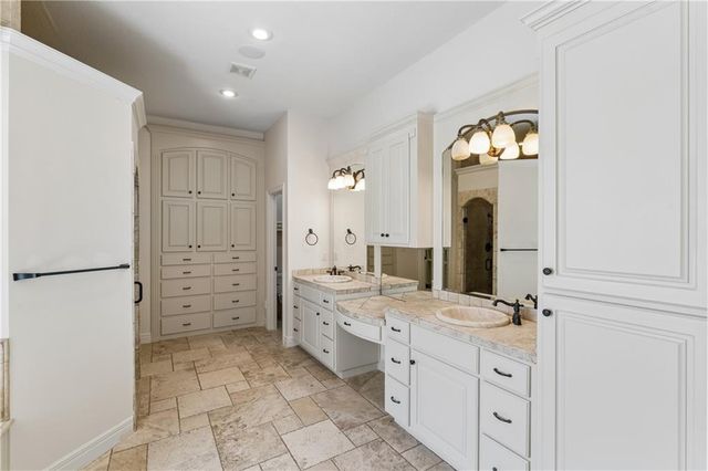 13917 Mastin Street, Overland Park, KS 66213
