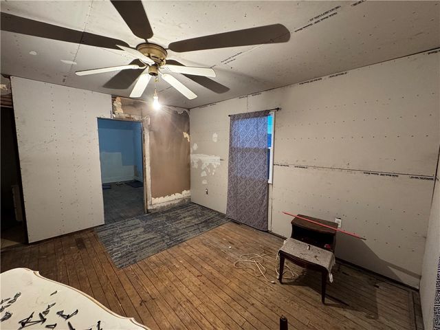 942 Brown St, Belle Vernon, PA 15012