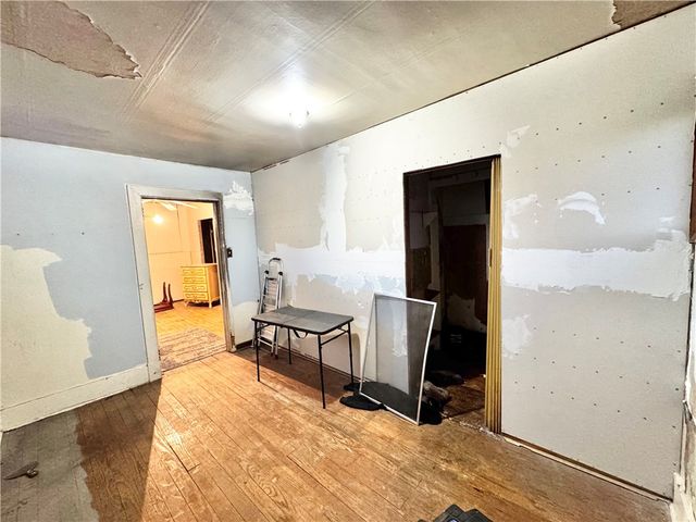 942 Brown St, Belle Vernon, PA 15012