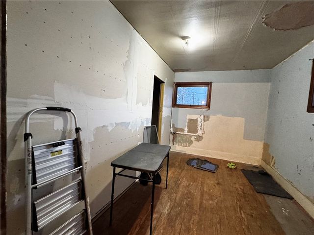 942 Brown St, Belle Vernon, PA 15012