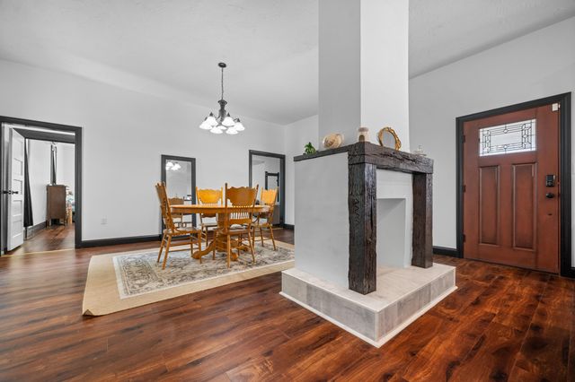 327 E Chestnut Street, Bolivar, MO 65613