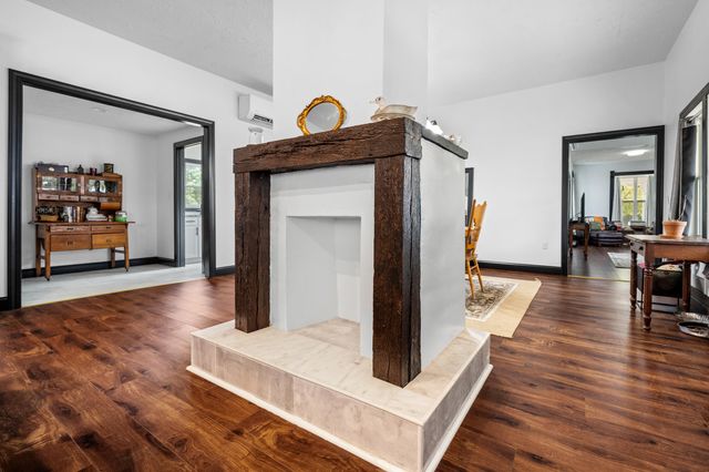 327 E Chestnut Street, Bolivar, MO 65613