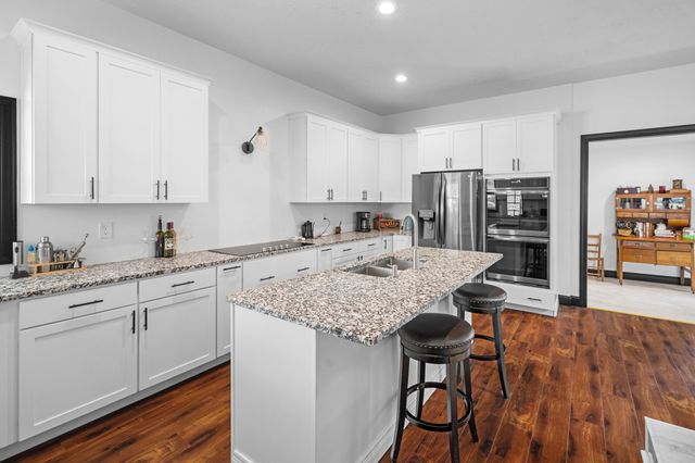 327 E Chestnut Street, Bolivar, MO 65613