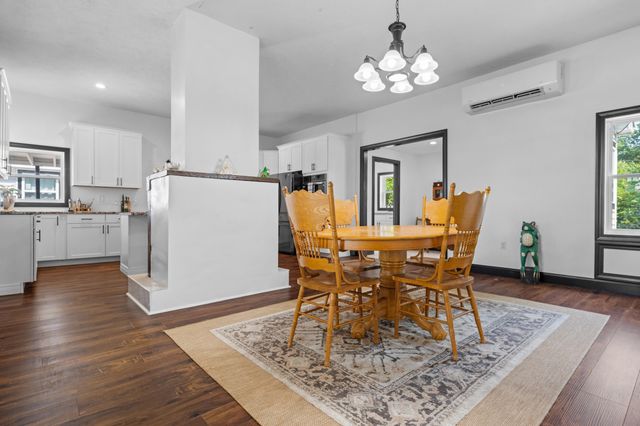 327 E Chestnut Street, Bolivar, MO 65613