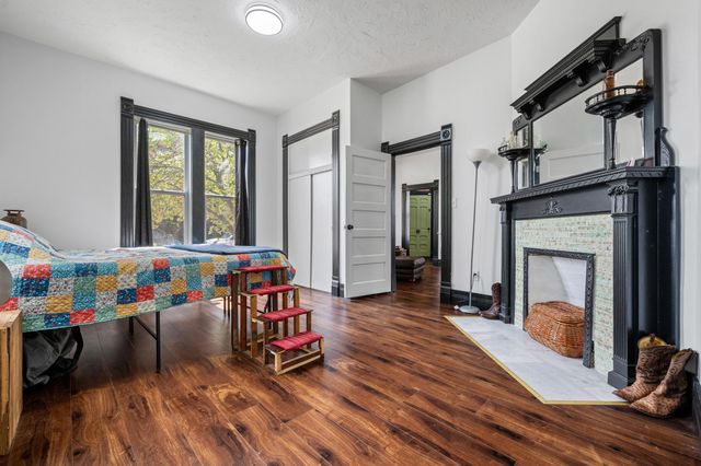 327 E Chestnut Street, Bolivar, MO 65613