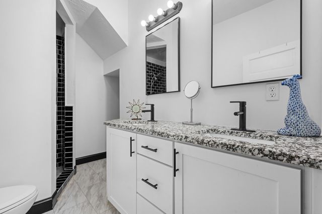 327 E Chestnut Street, Bolivar, MO 65613