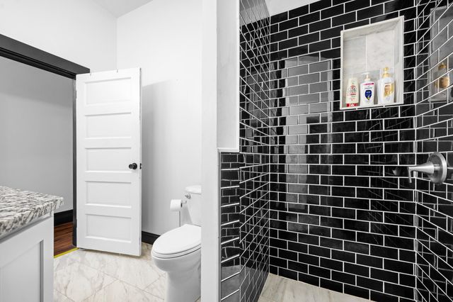 327 E Chestnut Street, Bolivar, MO 65613