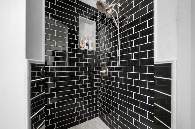 327 E Chestnut Street, Bolivar, MO 65613