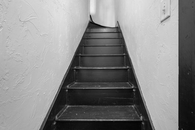 327 E Chestnut Street, Bolivar, MO 65613