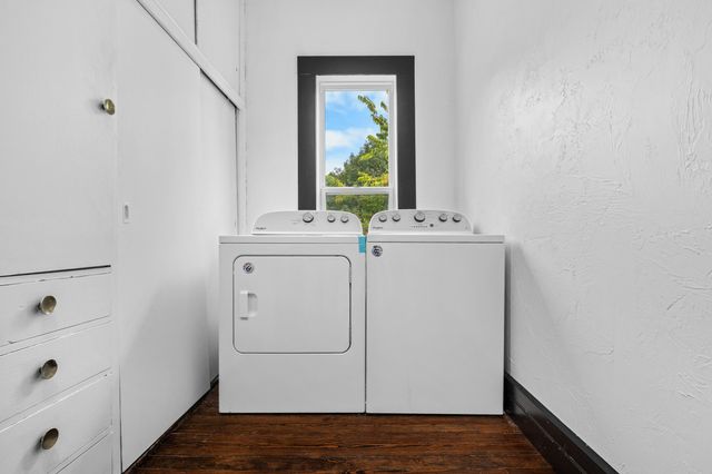 327 E Chestnut Street, Bolivar, MO 65613