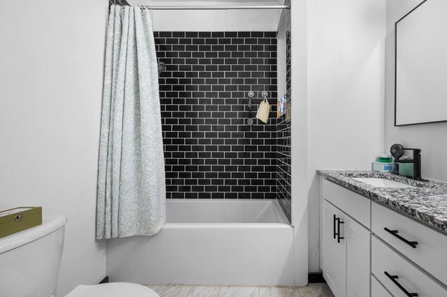 327 E Chestnut Street, Bolivar, MO 65613