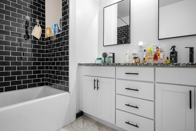 327 E Chestnut Street, Bolivar, MO 65613