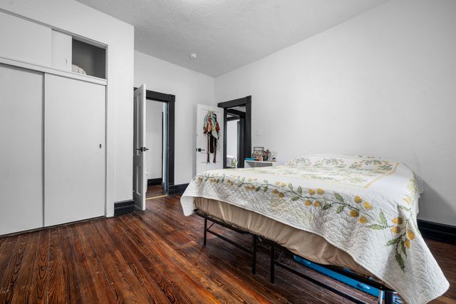 327 E Chestnut Street, Bolivar, MO 65613