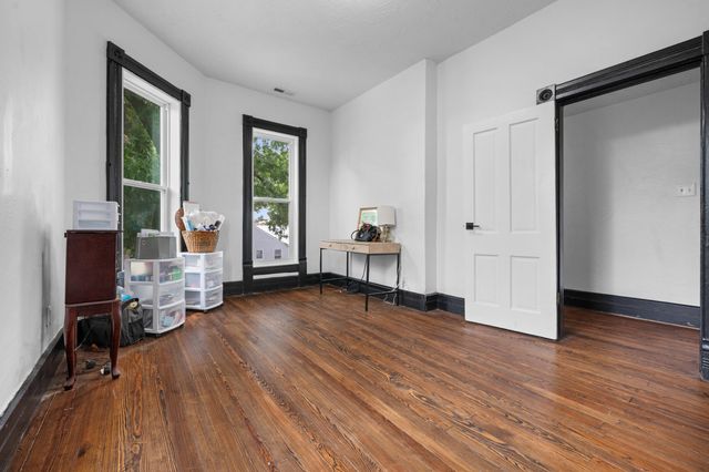 327 E Chestnut Street, Bolivar, MO 65613