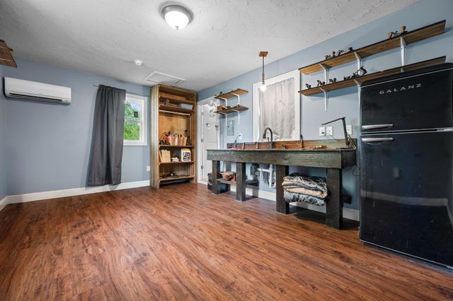 327 E Chestnut Street, Bolivar, MO 65613