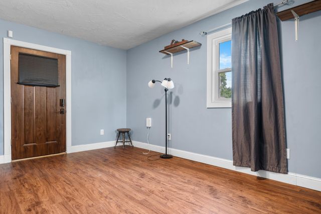 327 E Chestnut Street, Bolivar, MO 65613