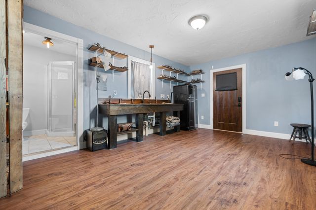 327 E Chestnut Street, Bolivar, MO 65613