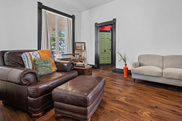 327 E Chestnut Street, Bolivar, MO 65613