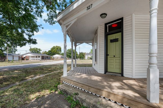 327 E Chestnut Street, Bolivar, MO 65613