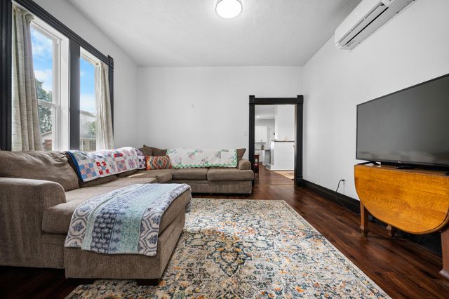 327 E Chestnut Street, Bolivar, MO 65613